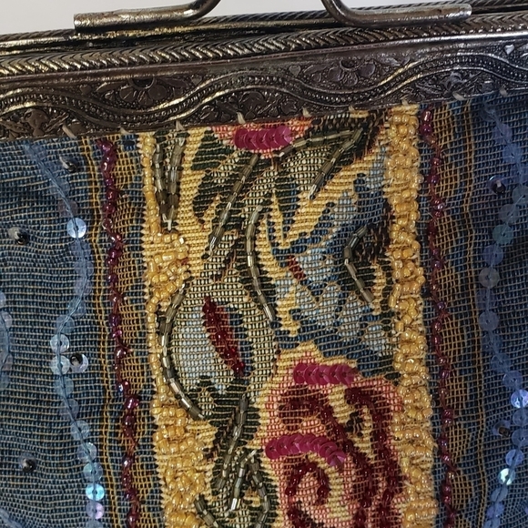 Christiana vintage tapestry shoulder bag beaded kiss lock - Picture 3 of 8